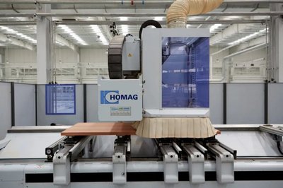 索菲亞木門 以創(chuàng)新智造引領(lǐng)木門行業(yè)，總部基地鑄就卓越品質(zhì)